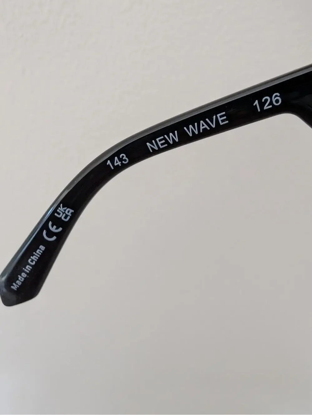 NEW Quay Australia New Wave Shield Sunglasses Black With Case